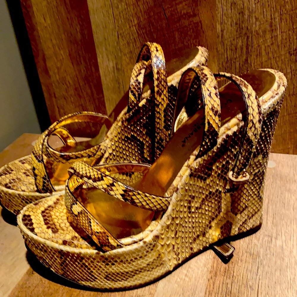 Dolce Gabbana 40 Never worn wrap around ankles